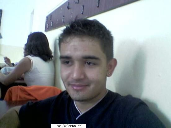 zici k e e robert!!! pe poze cu astia de la noi din clasa!!!